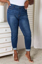 Load image into Gallery viewer, Judy Blue Skinny Cropped Jeans
