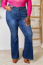 Load image into Gallery viewer, Judy Blue Flare Jeans with Pockets
