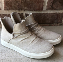 Load image into Gallery viewer, Tan Linen Sneakers

