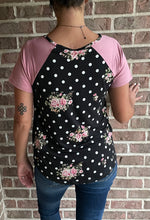Load image into Gallery viewer, Black/Mauve Polka Dot Floral Top
