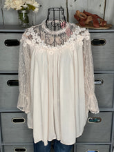 Load image into Gallery viewer, Floral &amp; Lace Blouse
