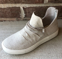 Load image into Gallery viewer, Tan Linen Sneakers
